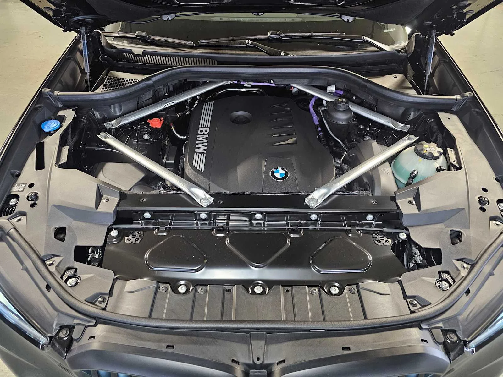 New 2026 Black Sapphire Metallic BMW xDrive40i image 9
