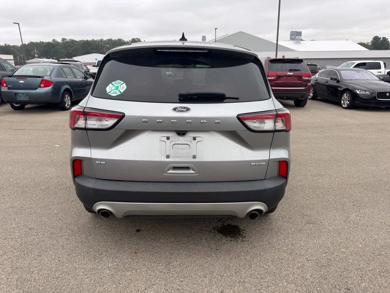 Used 2022 Silver Ford SE image 14