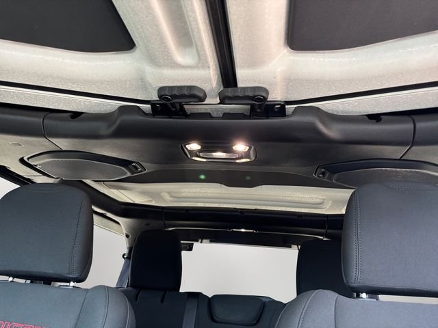 Used 2021 Crystal Metallic Jeep Unlimited Rubicon image 12