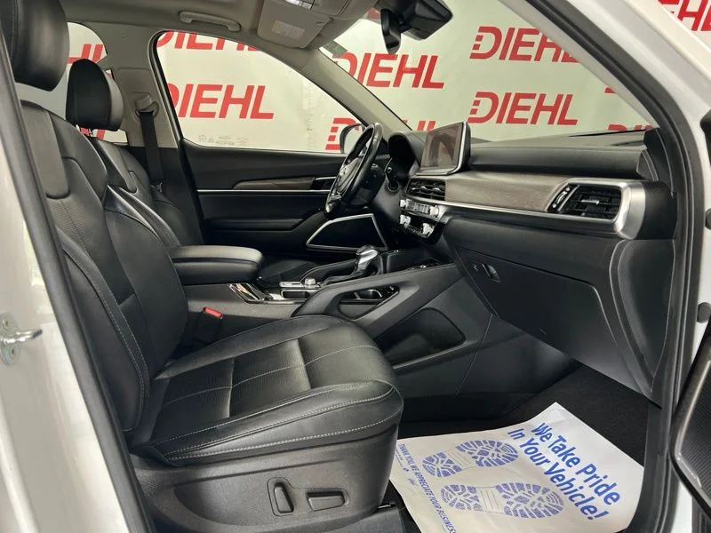 Used 2020 White Kia EX image 13
