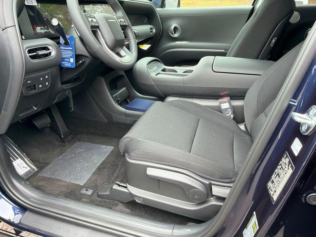 New 2026 Blue Hyundai SE FWD image 9