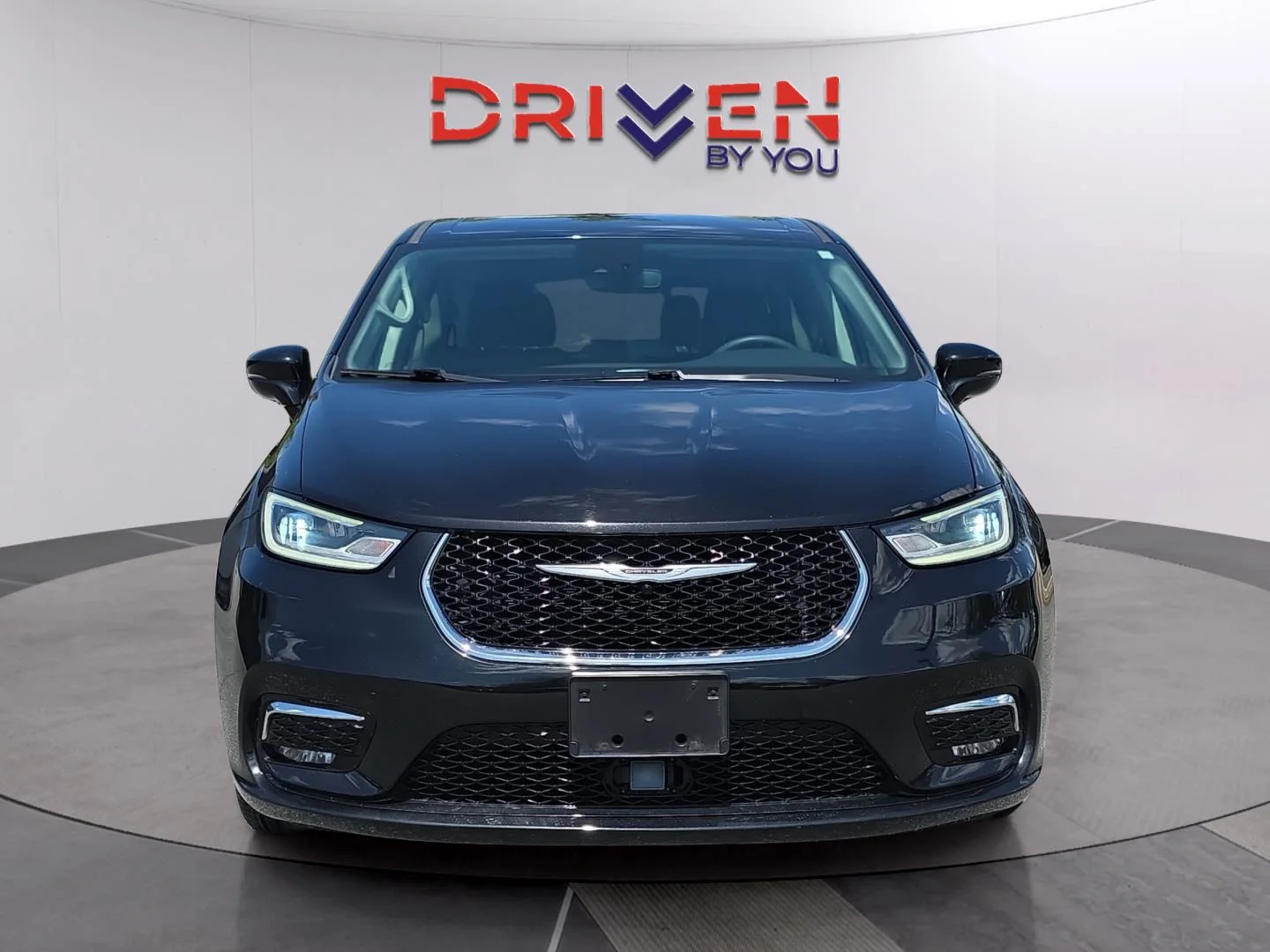 Used 2024 Black Chrysler Hybrid Select image 9