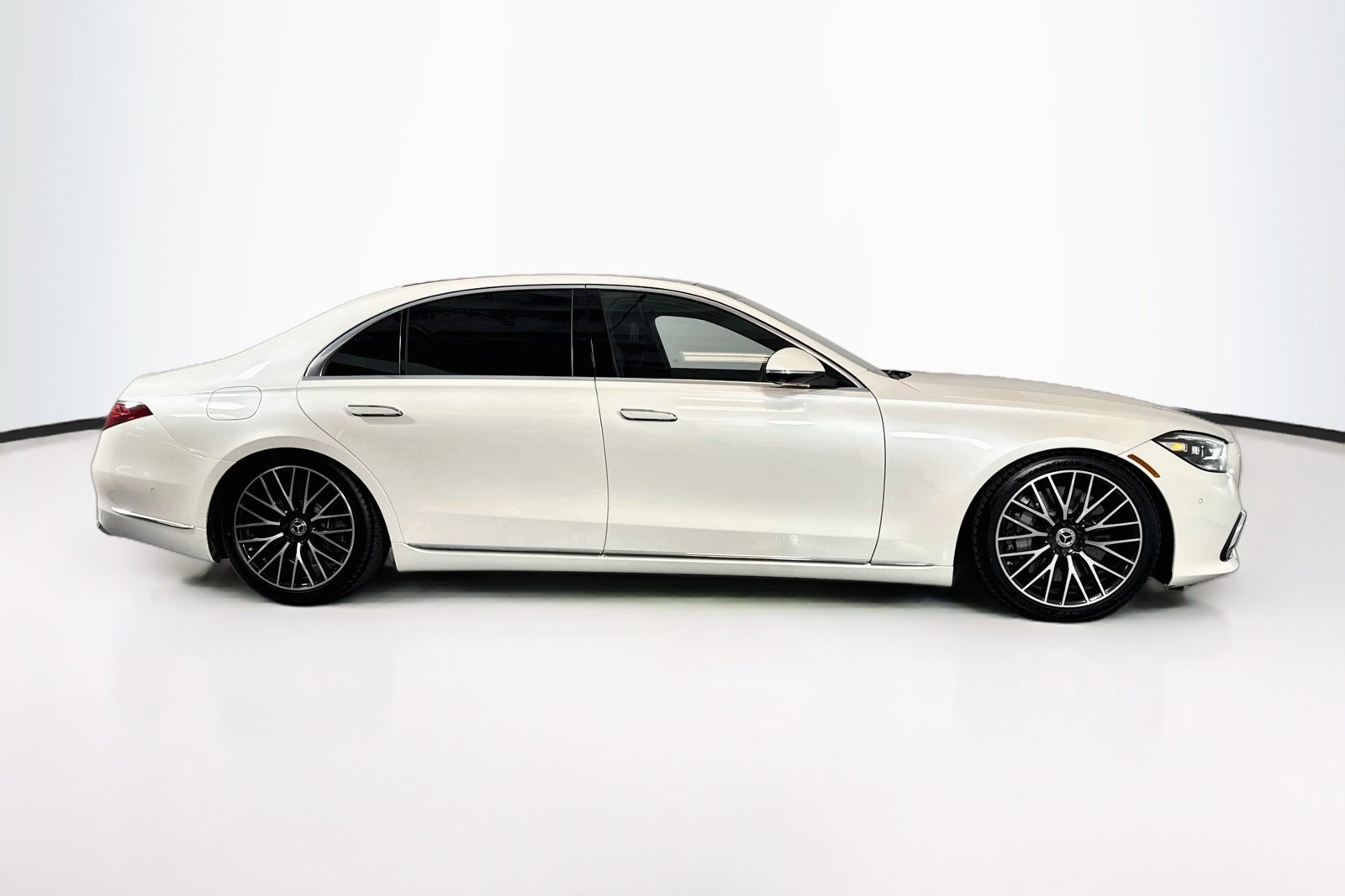 Used 2023 Manufaktur Diamond White Mercedes-Benz S 580 image 4