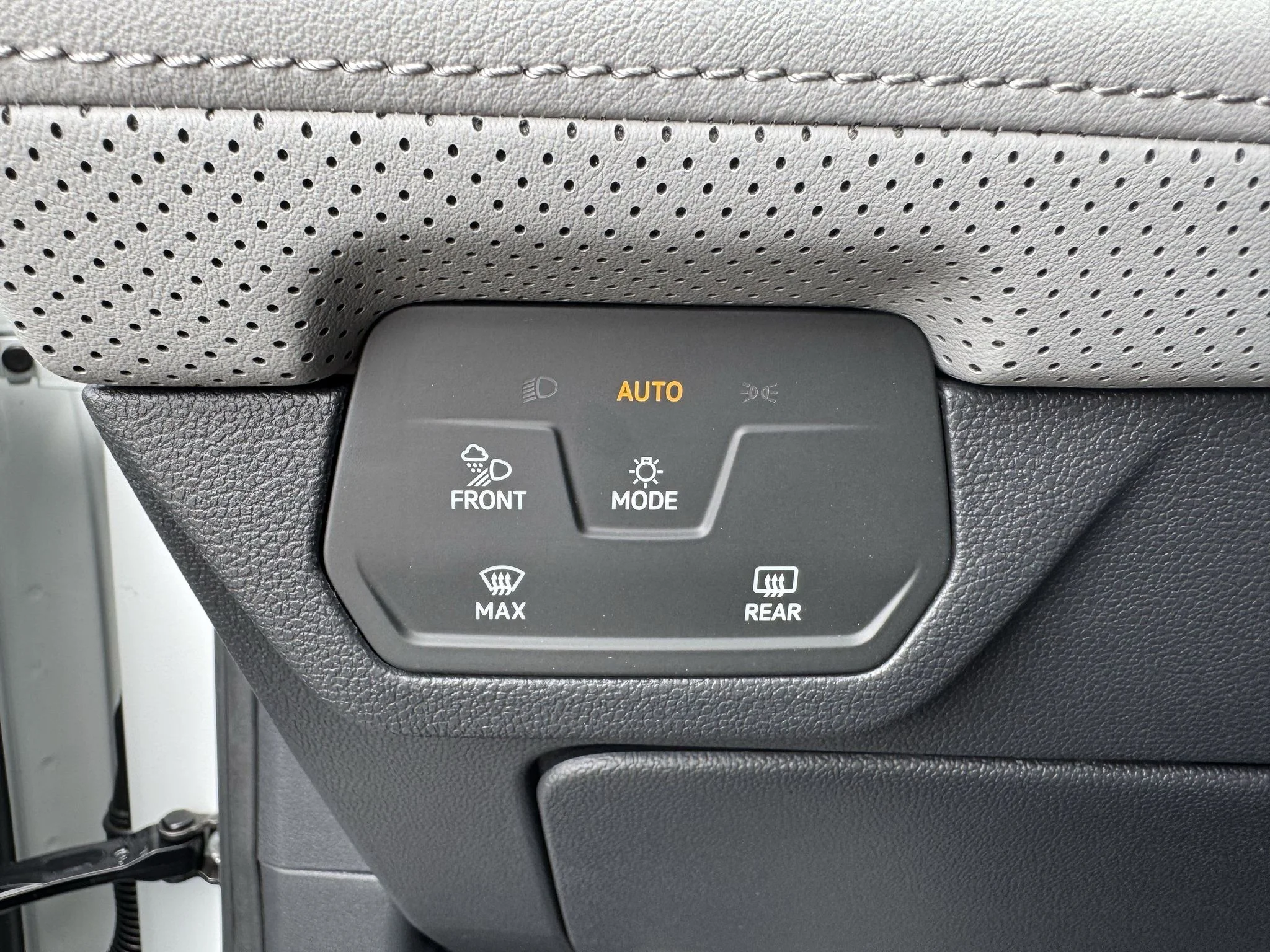 New 2026 Opal White Pearl Volkswagen 2.0T Peak Edition image 28