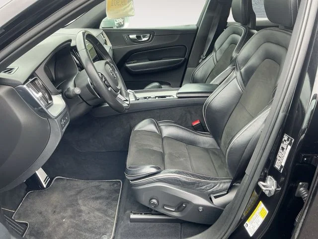 Used 2018 Black Volvo T8 R-Design image 9