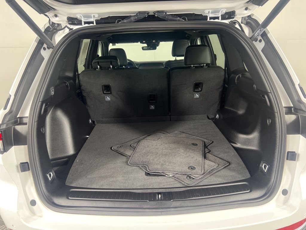 Used 2025 White Jeep Limited image 15