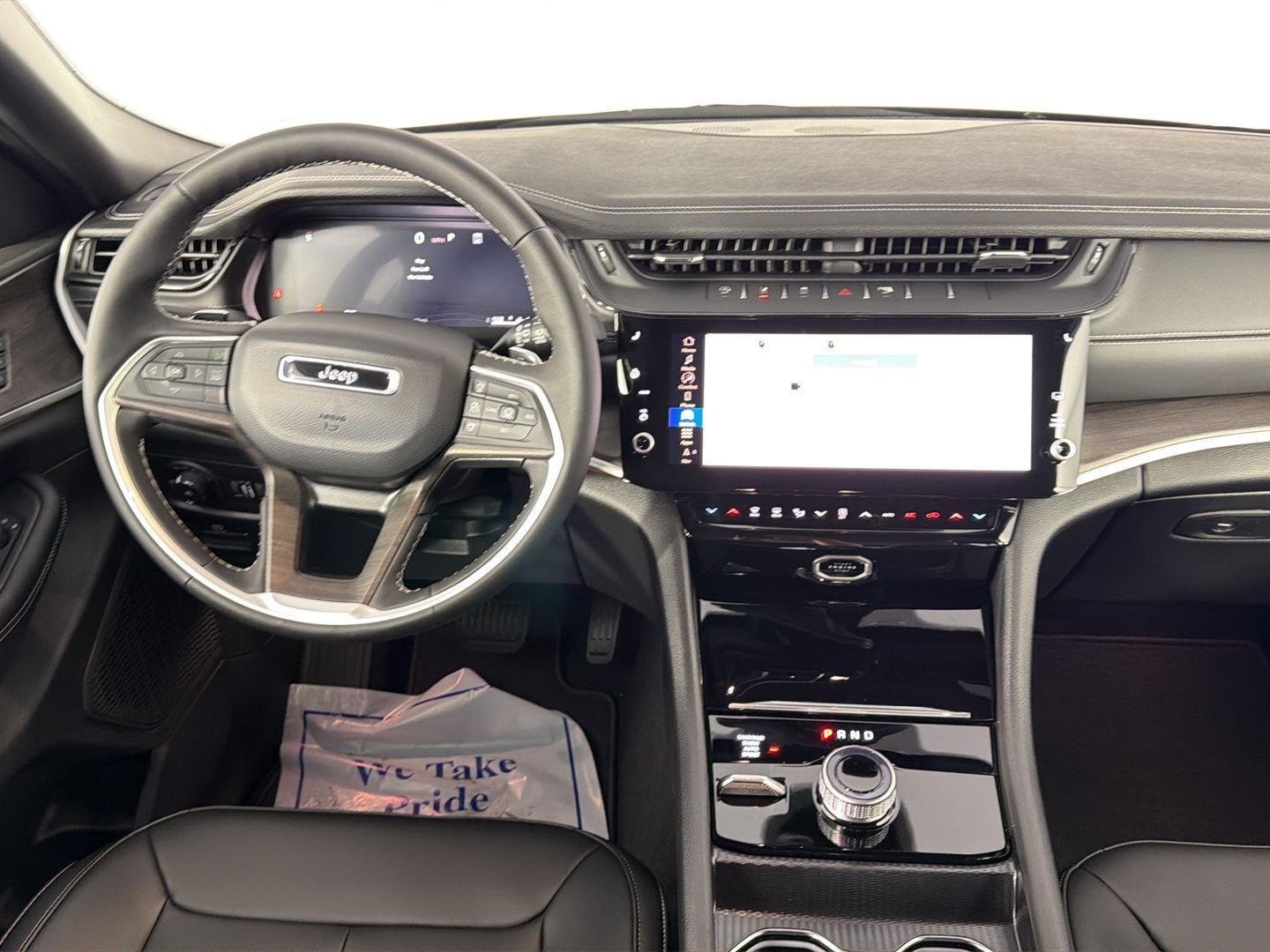 New 2026 Baltic Gray Metallic Clear-Coat Exterior Paint Jeep Limited image 8