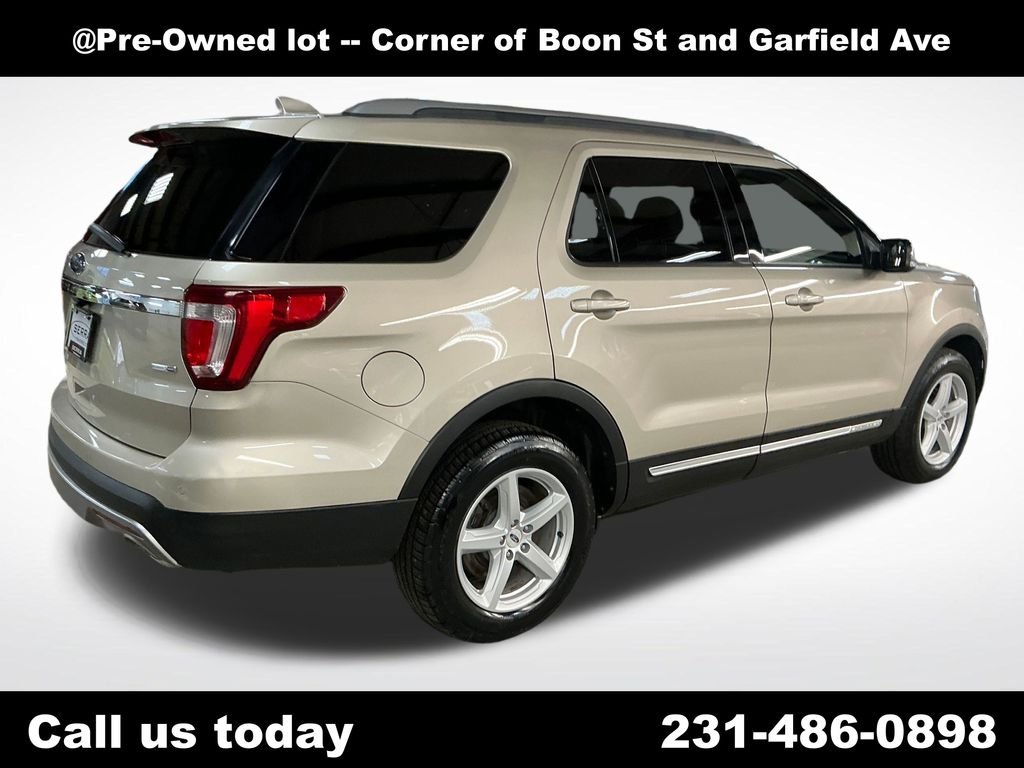 Used 2017 Gold Ford XLT image 5