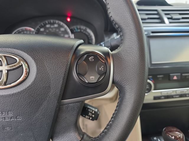 Used 2012 White Toyota XLE image 18
