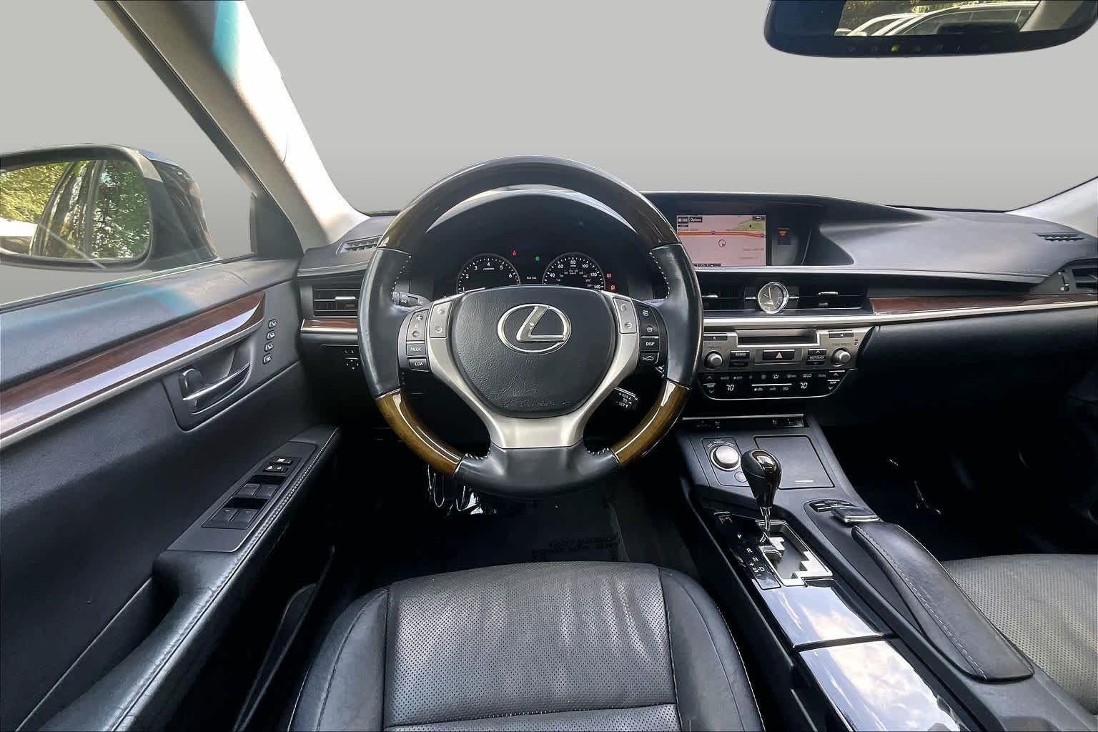 Used 2015 Obsidian Lexus  image 6