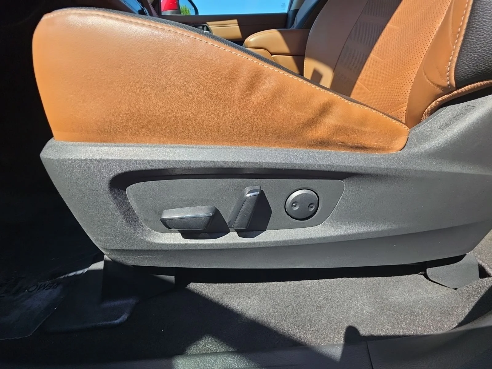 Used 2023 Red Nissan Platinum image 34