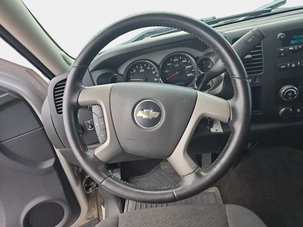 Used 2007 Silver Birch Metallic Chevrolet LT image 11