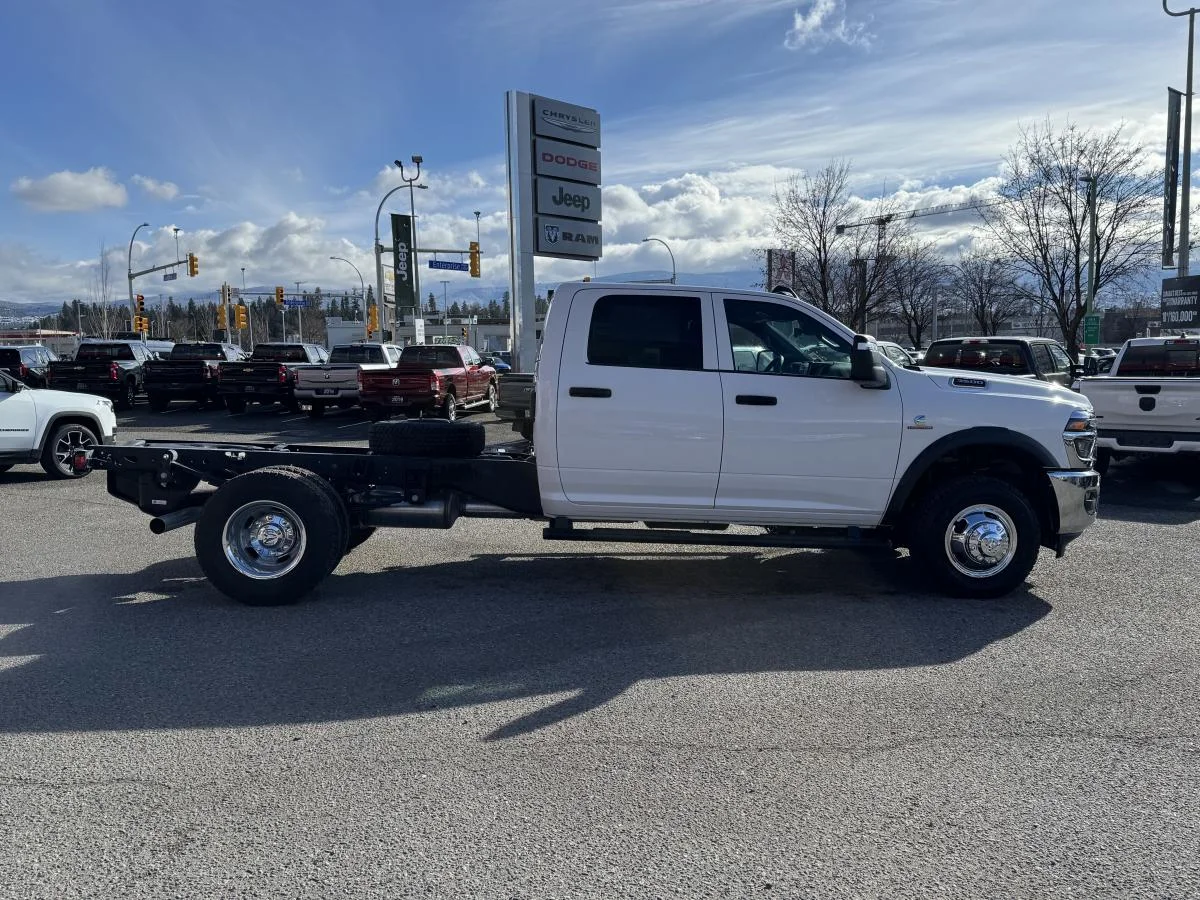 New 2026 White RAM Tradesman 4x4 Crew Cab 172.4" WB image 4