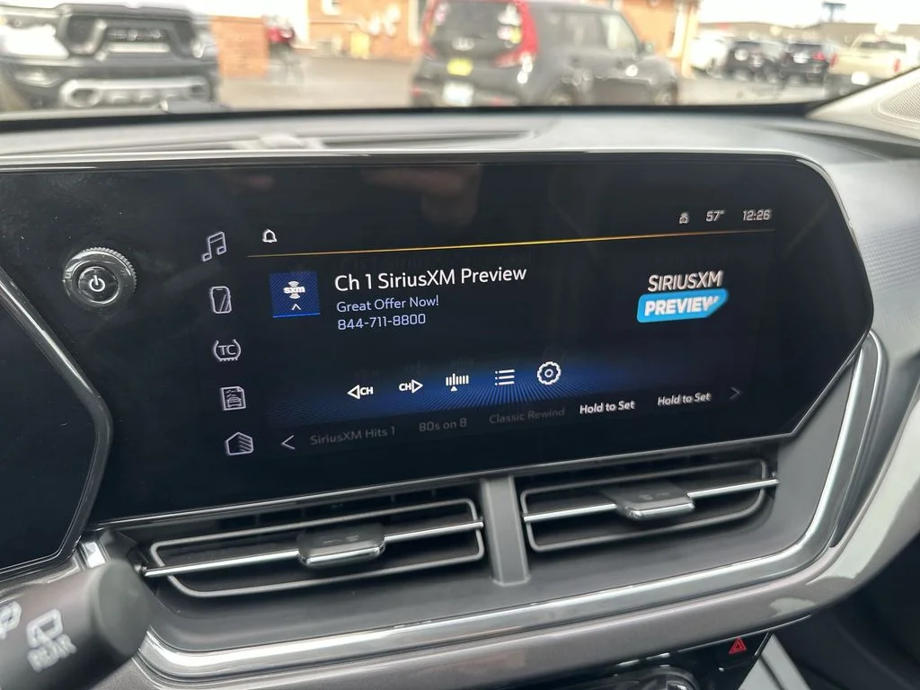 Used 2025 Green Chevrolet ACTIV image 16