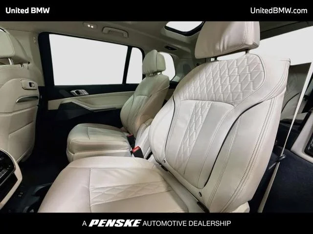 New 2027 Mineral White Metallic BMW X7 image 13