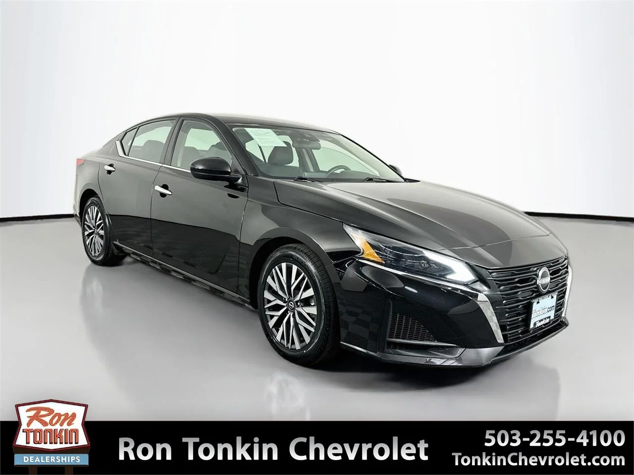 Used 2023 Super Black Clearcoat Nissan 2.5 SV image 1