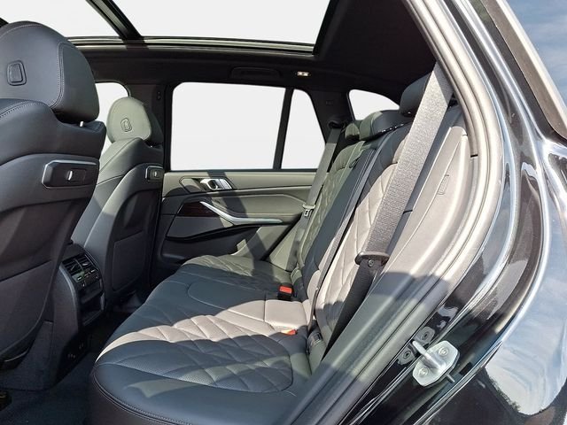 New 2026 Black Sapphire Metallic BMW xDrive40i image 9