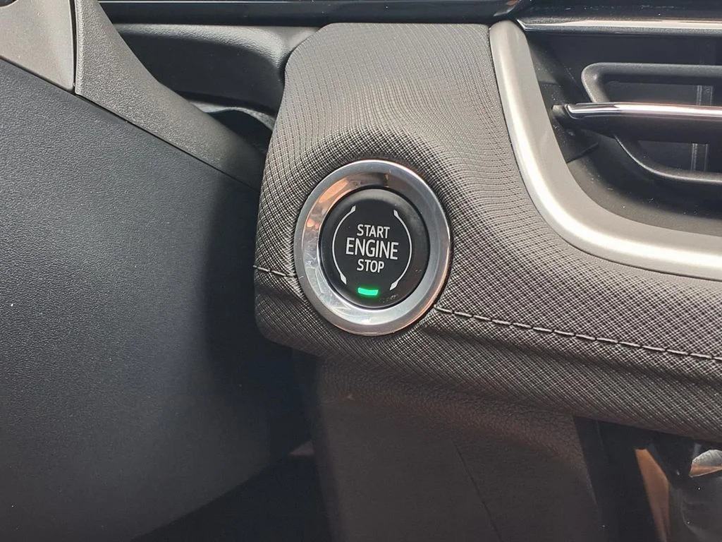 Used 2025 White Chevrolet LT image 15