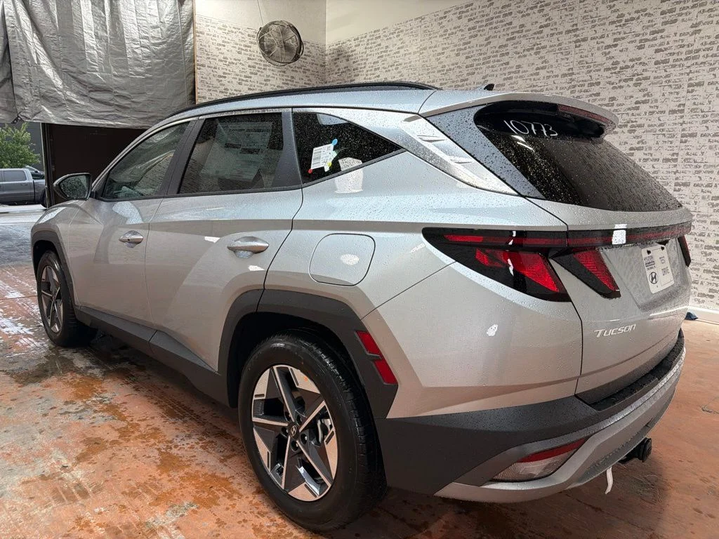 New 2026 Shimmering Silver Hyundai SEL image 5