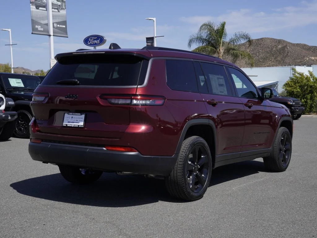 New 2026 Velvet Red Pearl-Coat Exterior Paint Jeep Limited image 3