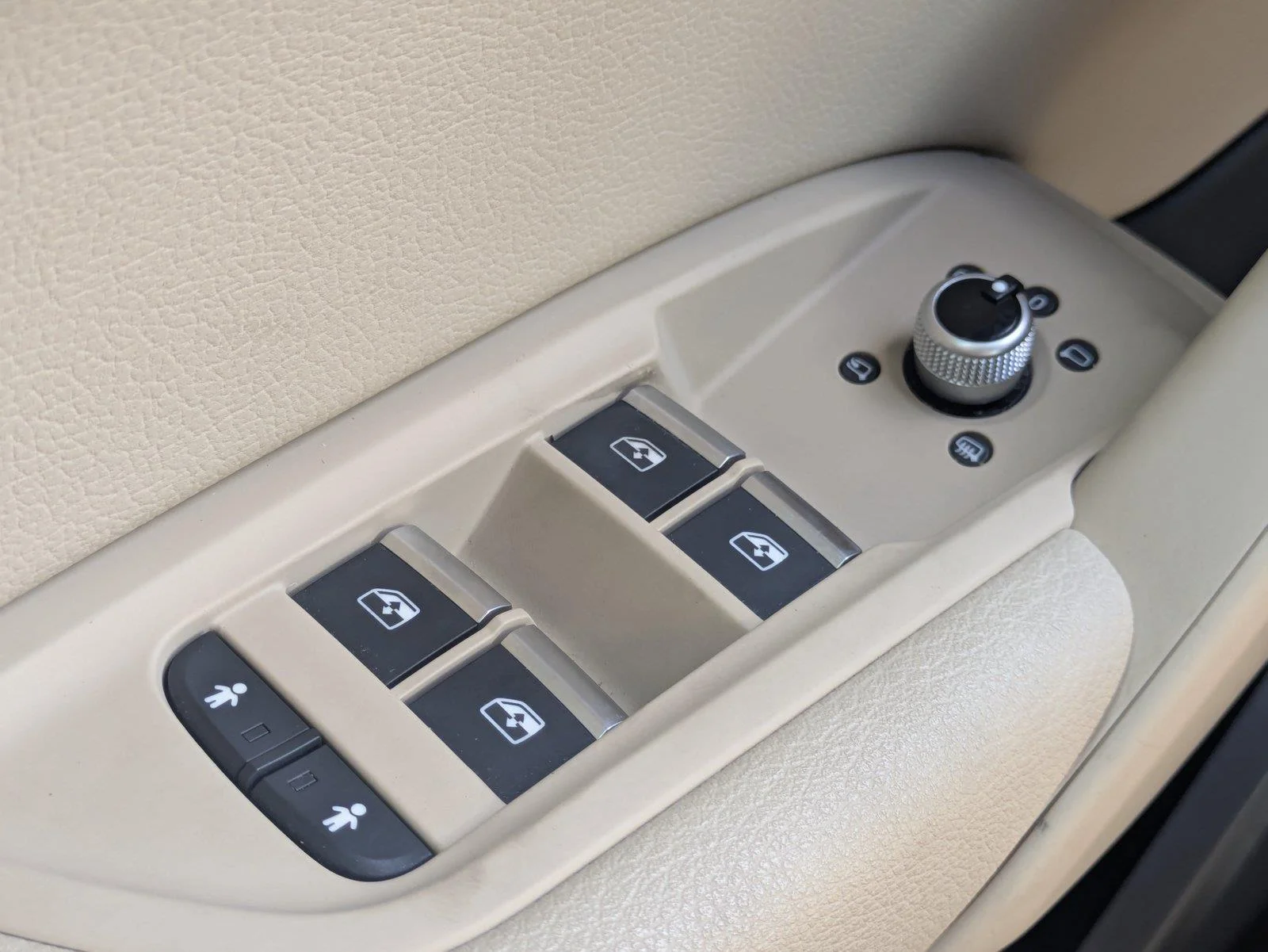 Used 2019 Moonlight Blue Metallic Audi Premium image 27