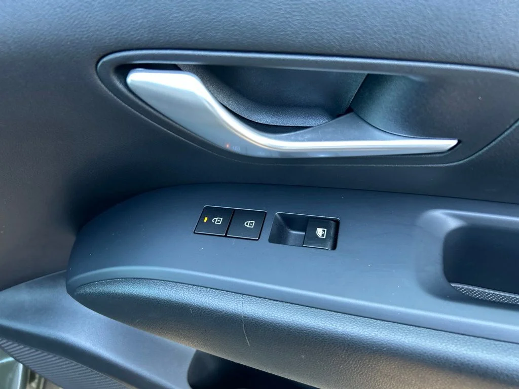 Used 2025 Green Hyundai SEL image 31