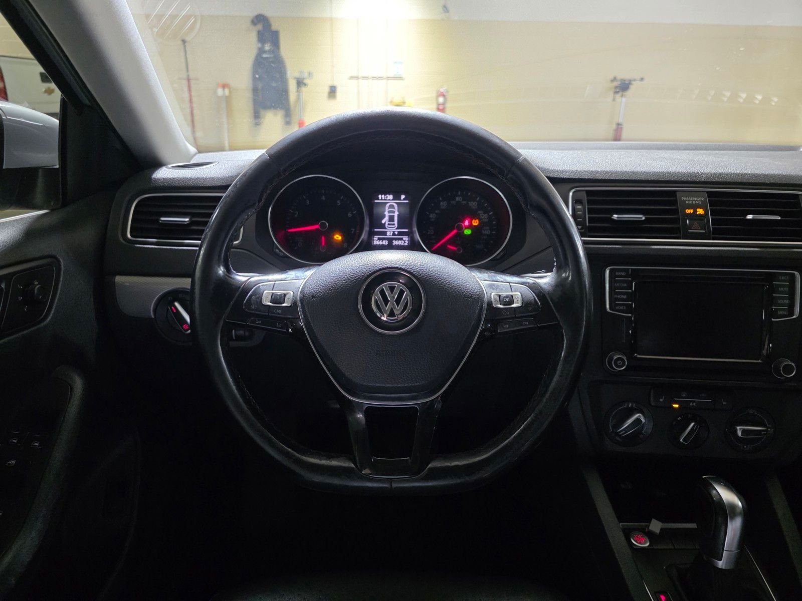 Used 2017 White Silver Metallic Volkswagen 1.4T SE image 20