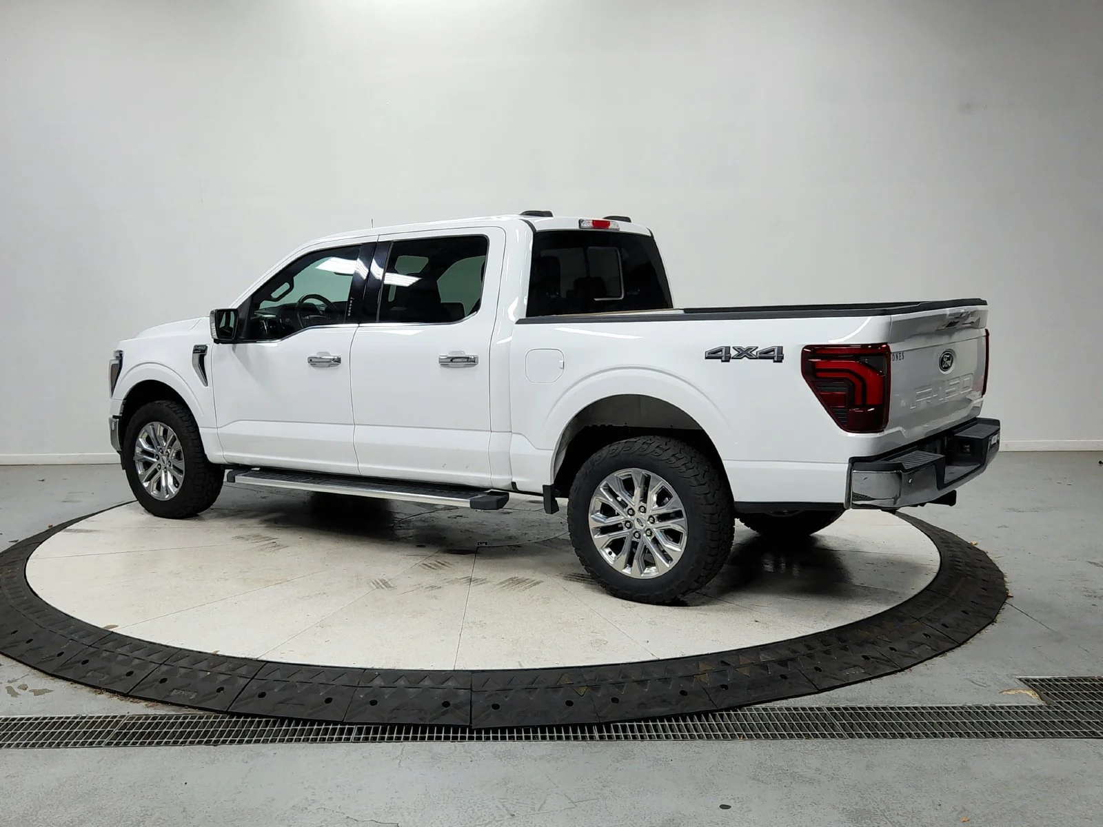 Used 2024 White Ford Lariat image 6