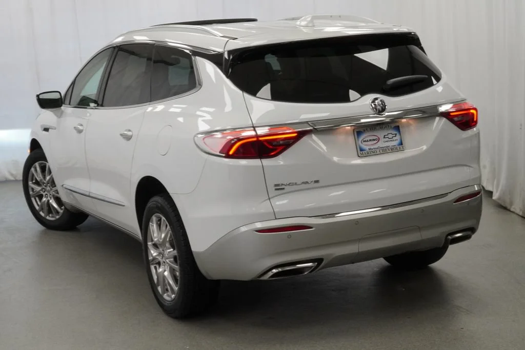 Used 2023 Summit White Buick Essence image 36