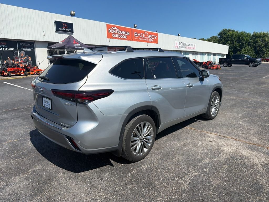 Used 2024 Silver Toyota Platinum image 5