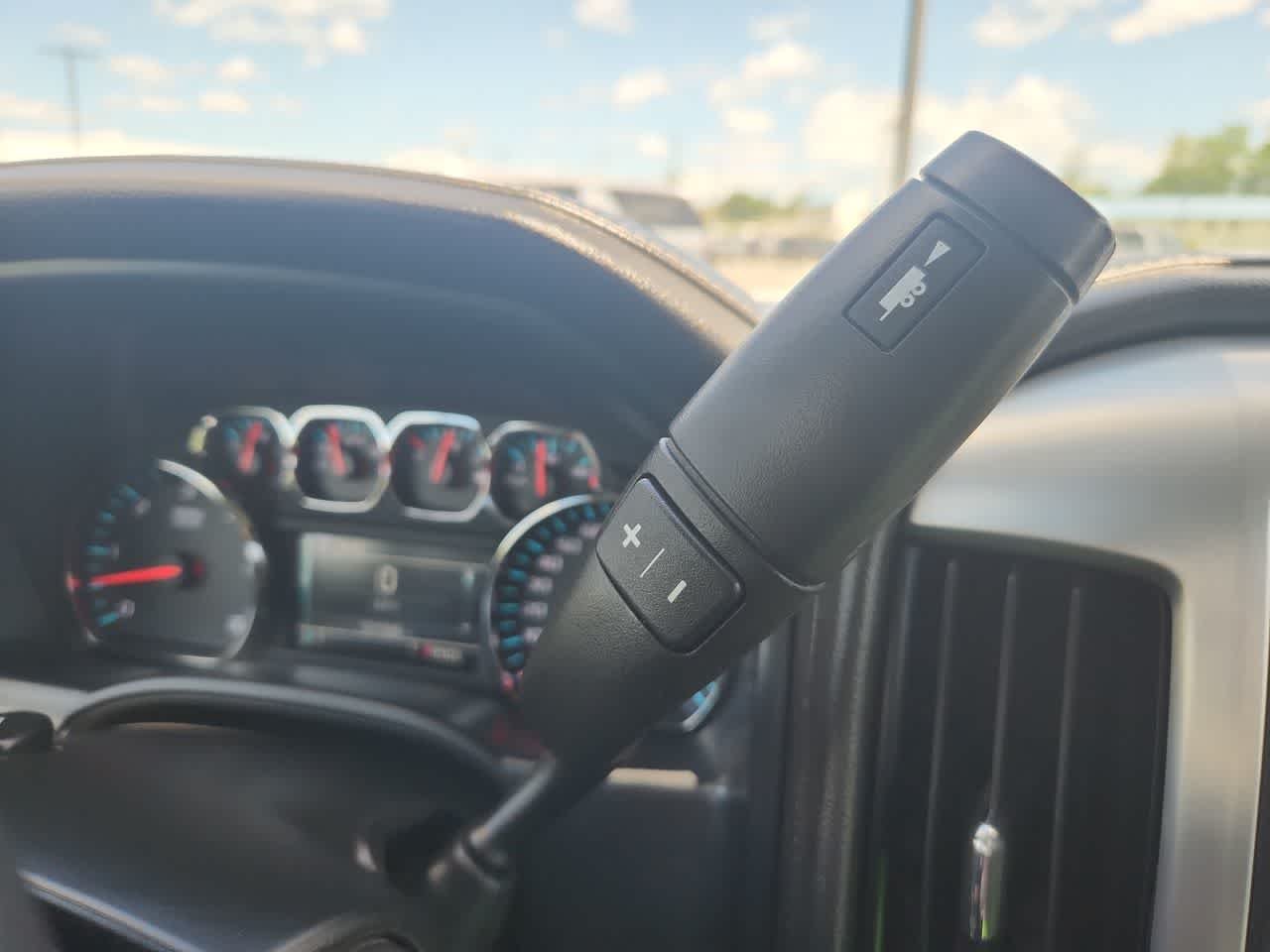 Used 2019 Summit White GMC SLE image 19