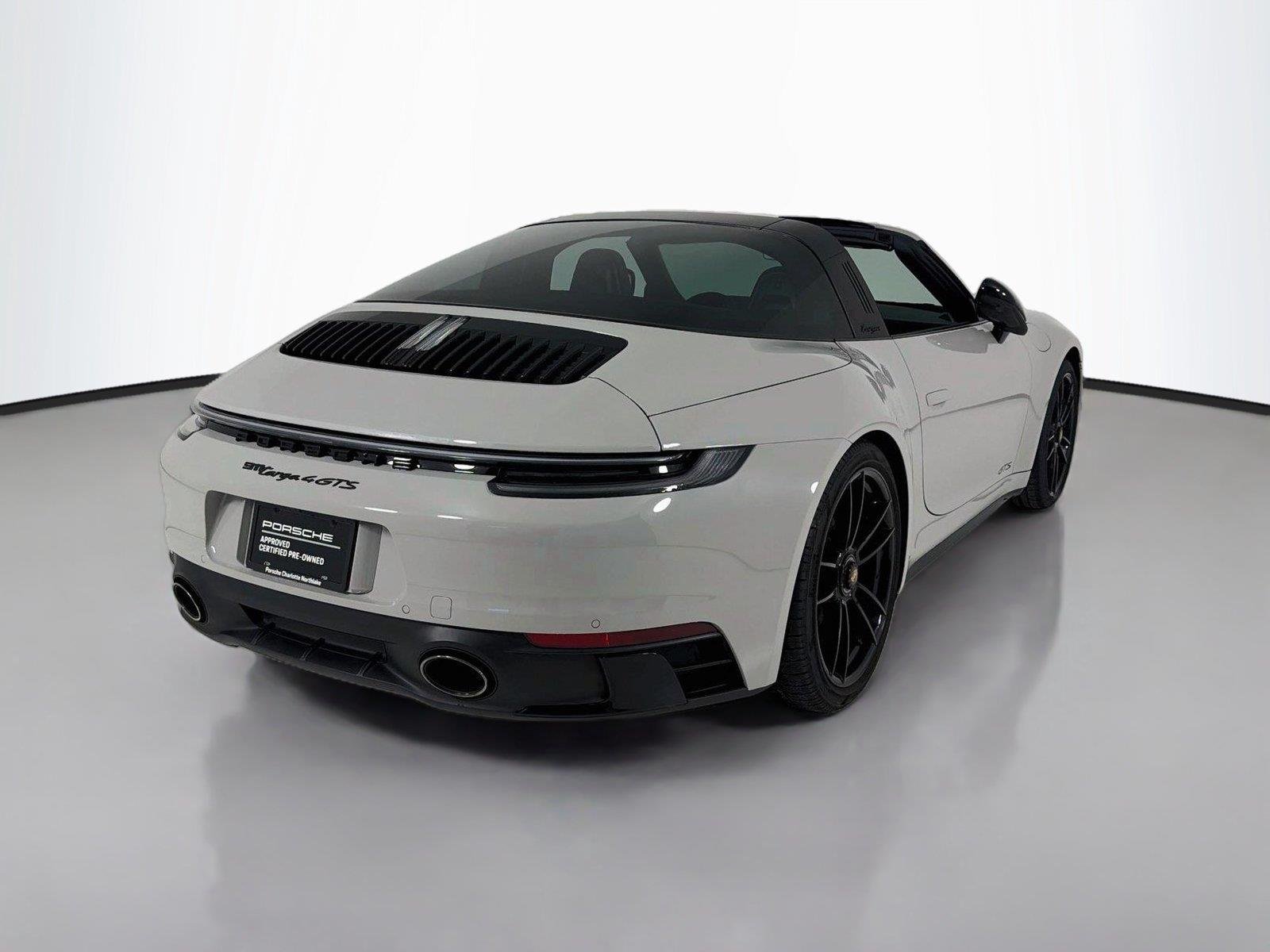 Used 2022 Chalk Porsche 4S image 29