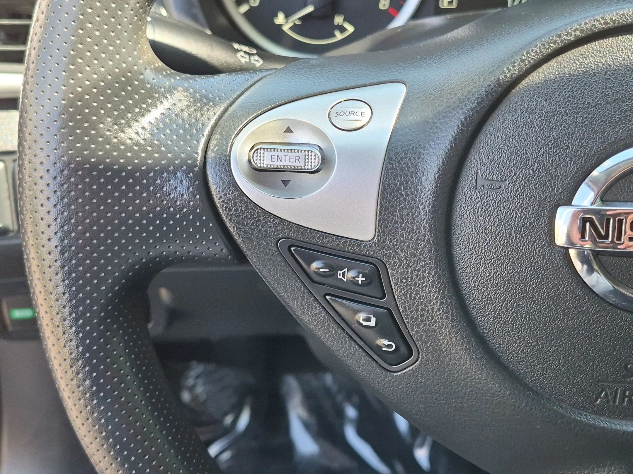 Used 2018 Brilliant Silver Nissan S image 17