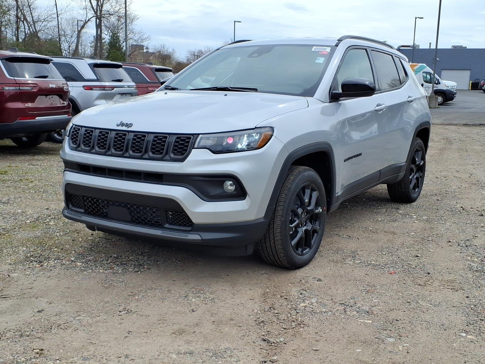 New 2026 Silver Zynith Metallic Clear-Coat Exterior Paint Jeep Latitude image 7