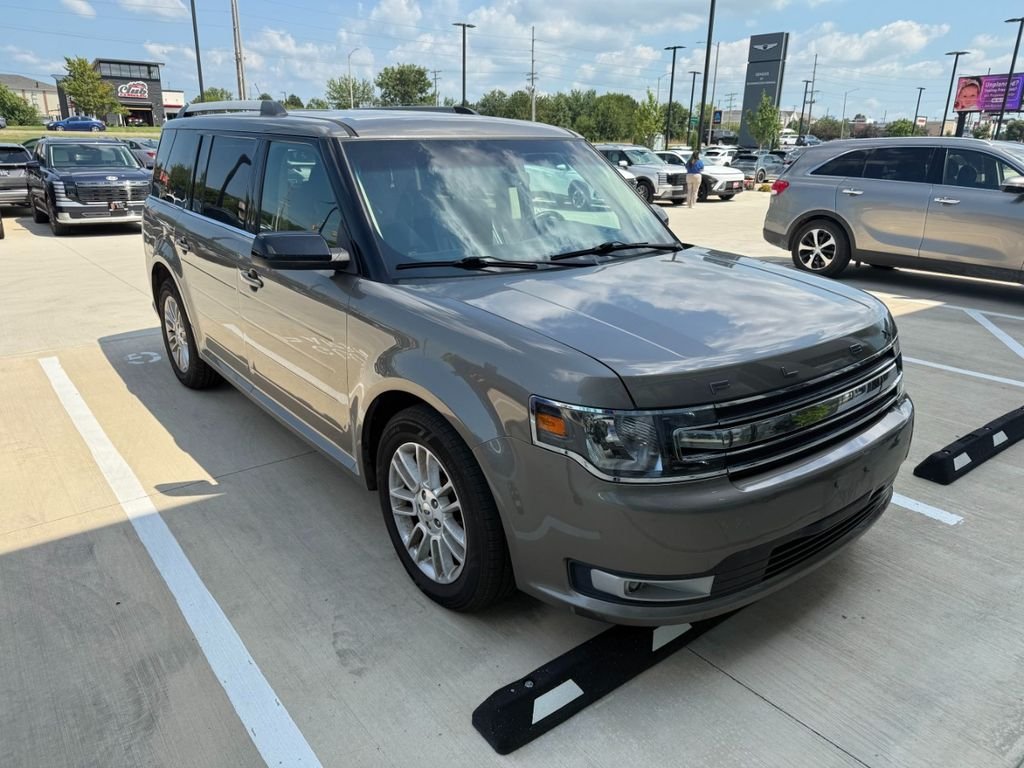 Used 2014 Mineral Gray Metallic Ford SEL image 1