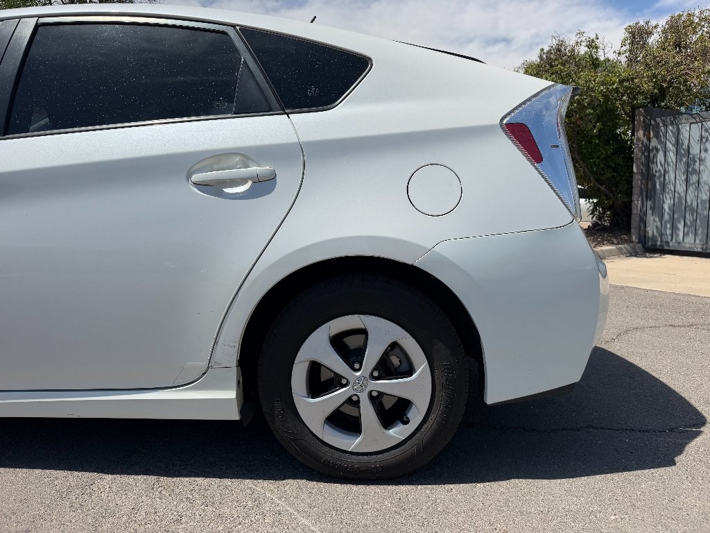 Used 2012 White Toyota One image 7