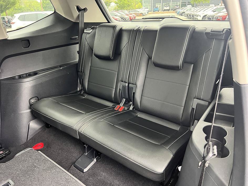 Used 2023 Deep Black Volkswagen 3.6L V6 SE w/Technology image 28