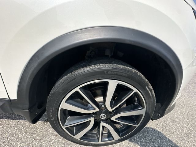 Used 2017 White Nissan SL image 21