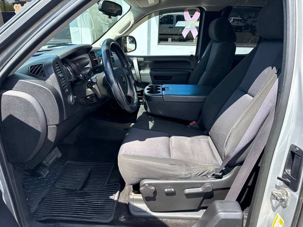 Used 2011 SHEER SILVER METALLIC Chevrolet LT image 17