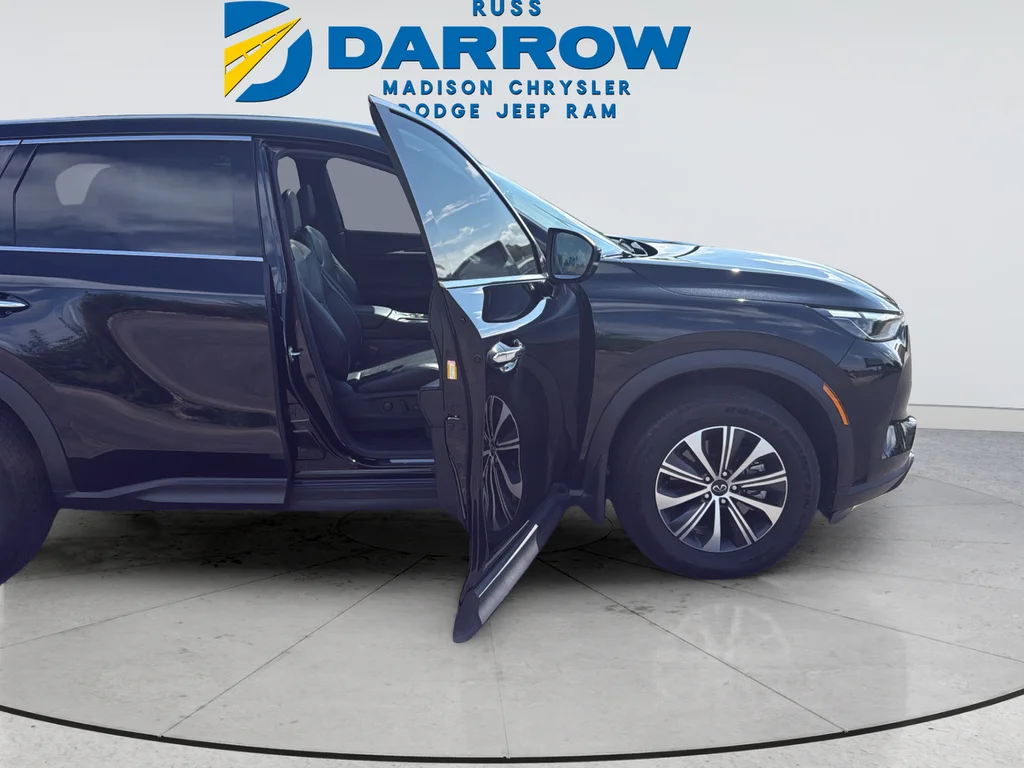 Used 2023 Black INFINITI PURE image 36