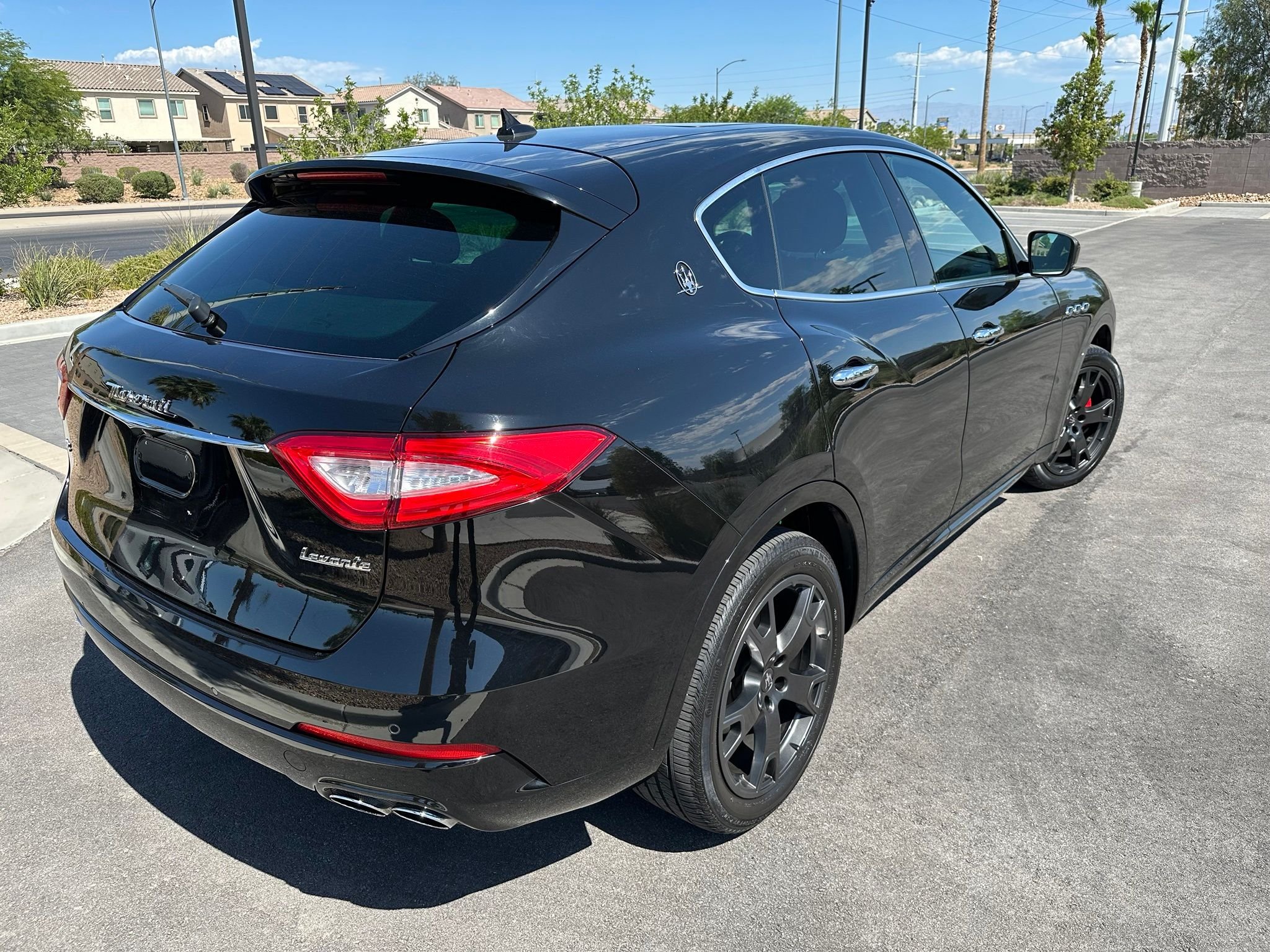 Used 2019 Nero Maserati Base image 2