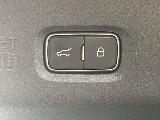 Used 2025 Oxford White Ford Active image 10