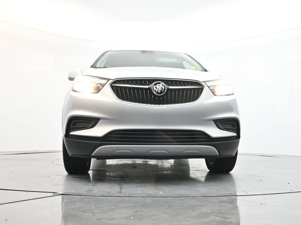 Used 2018 Silver Buick Preferred image 33