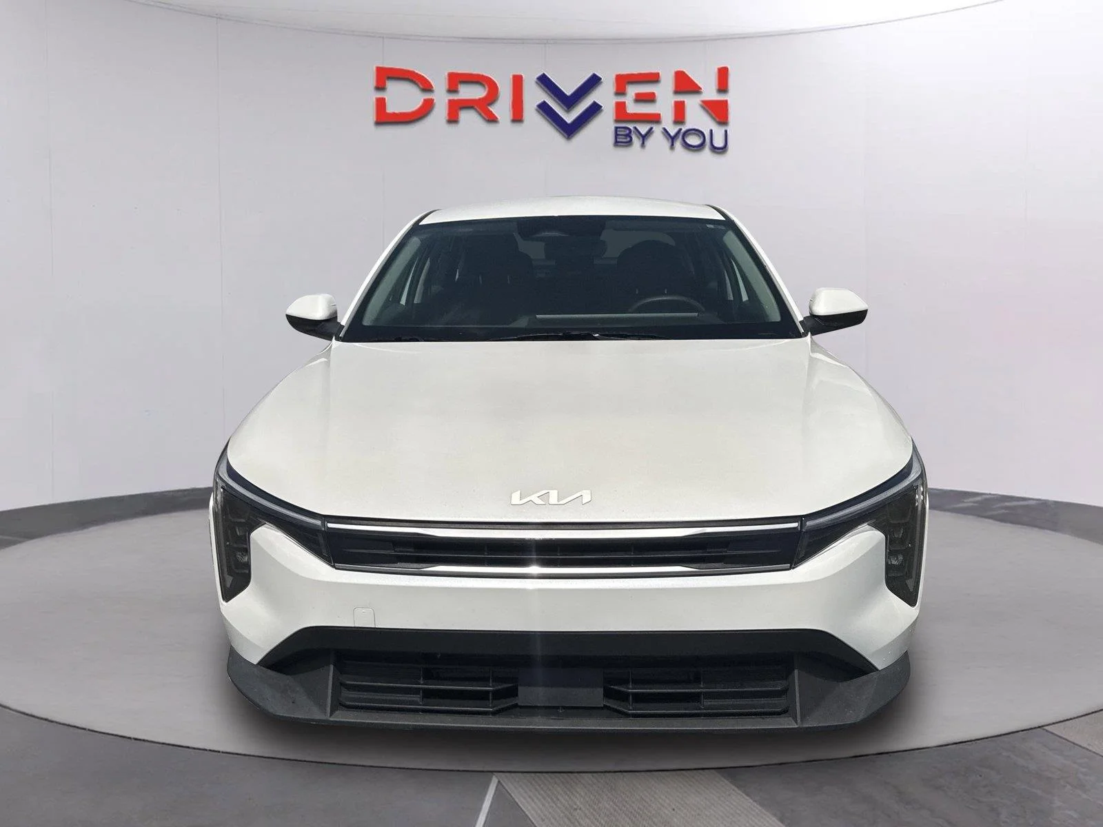Used 2025 Snow White Pearl Kia LXS image 9