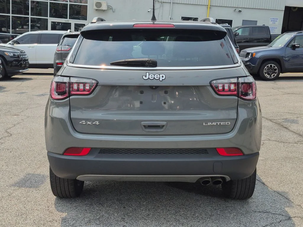 Used 2022 Gray Jeep Limited image 7