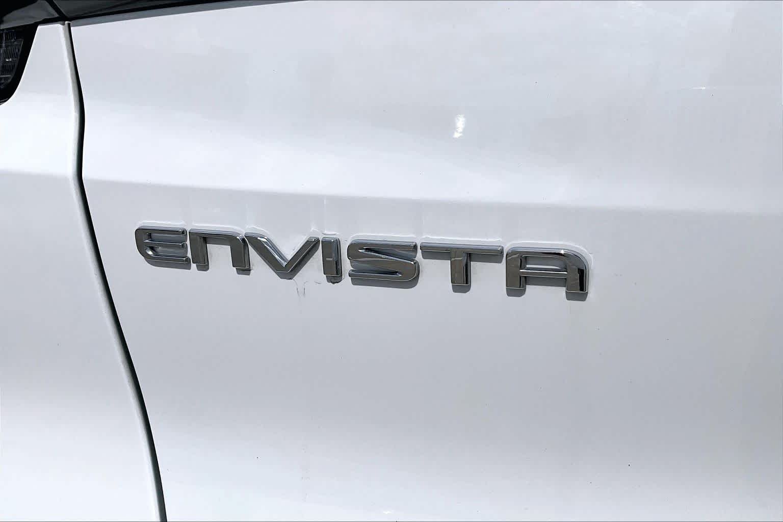 Used 2025 Summit White Buick Preferred image 10