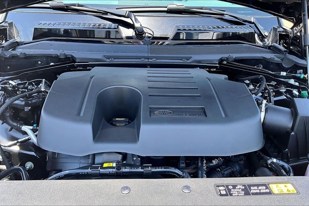 New 2026 Santorini Black LAND ROVER S image 11