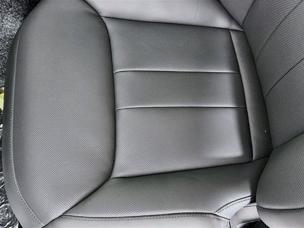 New 2027 Fuji White Land Rover SE image 20