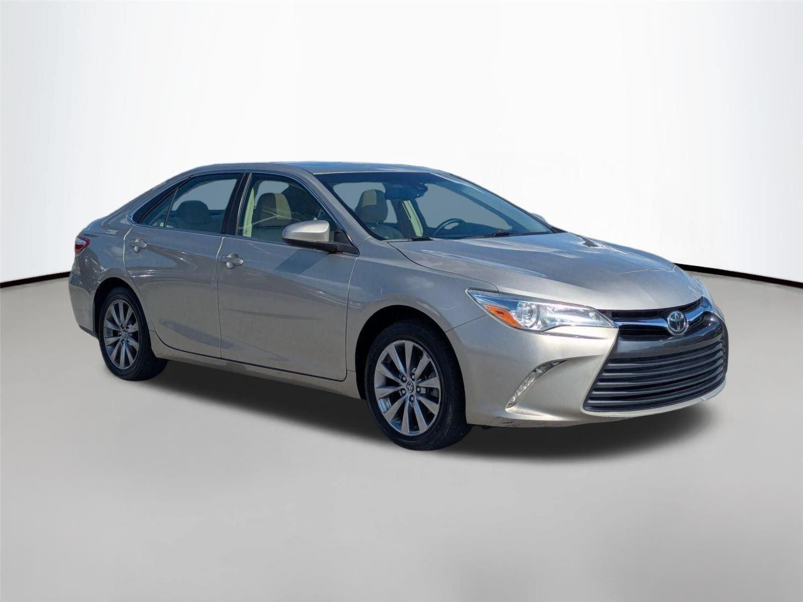 Used 2017 Creme Brulee Mica Toyota XLE image 4