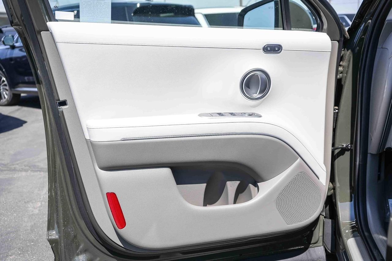 New 2026 Silver Hyundai SEL Premium image 51